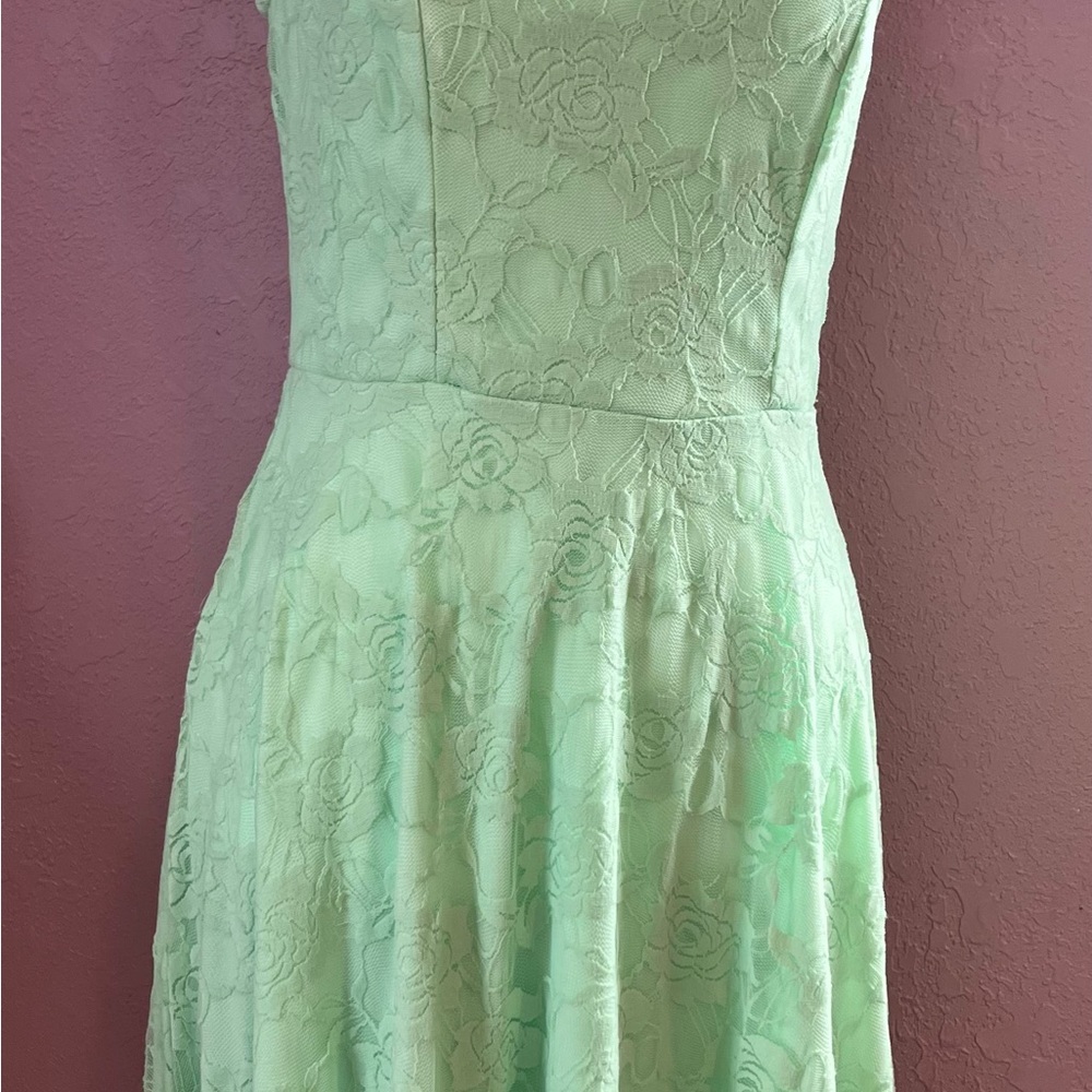 Green A-line Midi Dress with Sweetheart Neckline for Wedding Guest